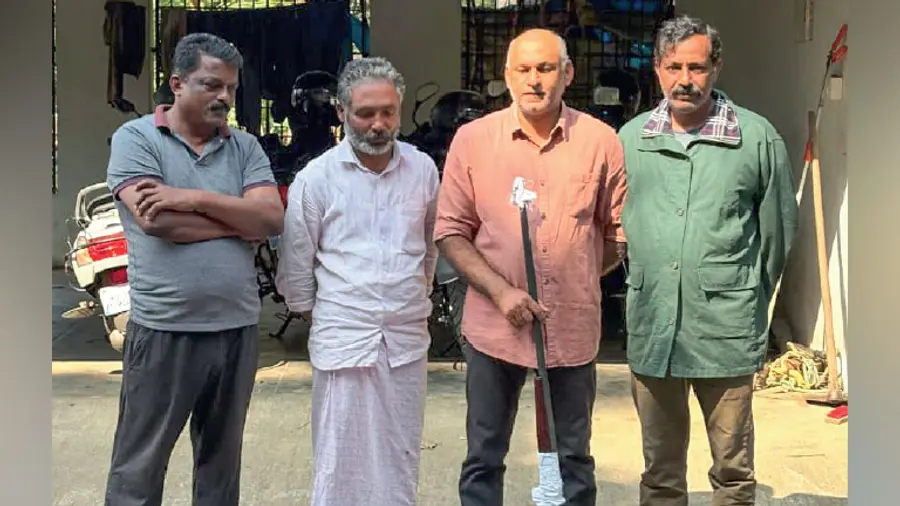 congress workers arrested for illegal hunting