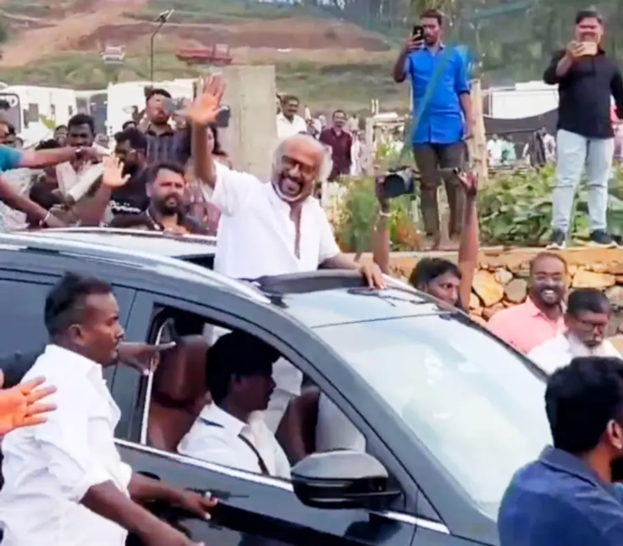 attappadiye thrasippichum vismayippichum indian sinimayude styl mannan madangi.