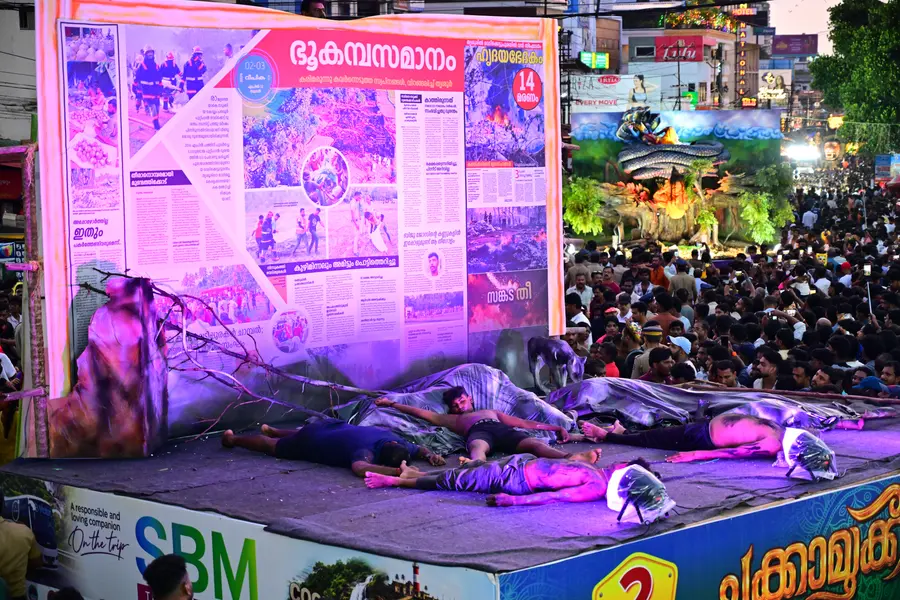 ചക്കാമുക്ക് ദേശം അവതരിപ്പിച്ച മുണ്ടത്തിക്കോട് വെടിക്കെട്ട് പുര സ്ഫോടനത്തിന്റെ നിശ്ചലദൃശ്യം