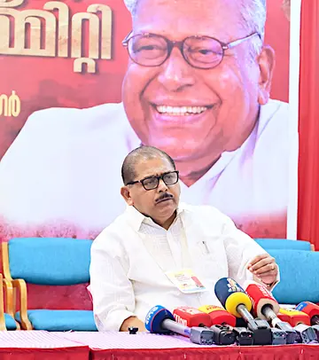 ജില്ലാ സെക്രട്ടറി ആർ നാസർ  വാര്‍ത്താസമ്മേളനത്തില്‍ 
