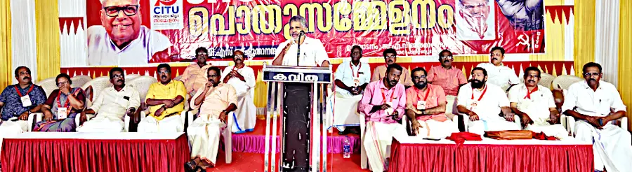 സിഐടിയു ജില്ലാ സമ്മേളന പൊതുസമ്മേളനം പൊളിറ്റ് ബ്യൂറോ അംഗം  എ വിജയരാഘവൻ ഉദ്ഘാടനംചെയ്യുന്നു