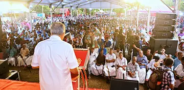 80 –ാം പുന്നപ്ര– -വയലാർ രക്തസാക്ഷി വാരാചരണത്തിന്റെ സമാപന പൊതുസമ്മേളനം വയലാറിൽ സിപിഐ എം പൊളിറ്റ് ബ്യൂറോ അംഗം
പിണറായി വിജയൻ ഉദ്ഘാടനംചെയ്യുന്നു ഫോട്ടോ: ജയകൃഷ്ണൻ ഓമല്ലൂർ