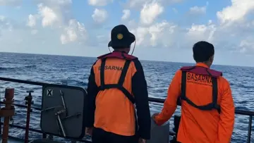 indonesia rescue boat capsize