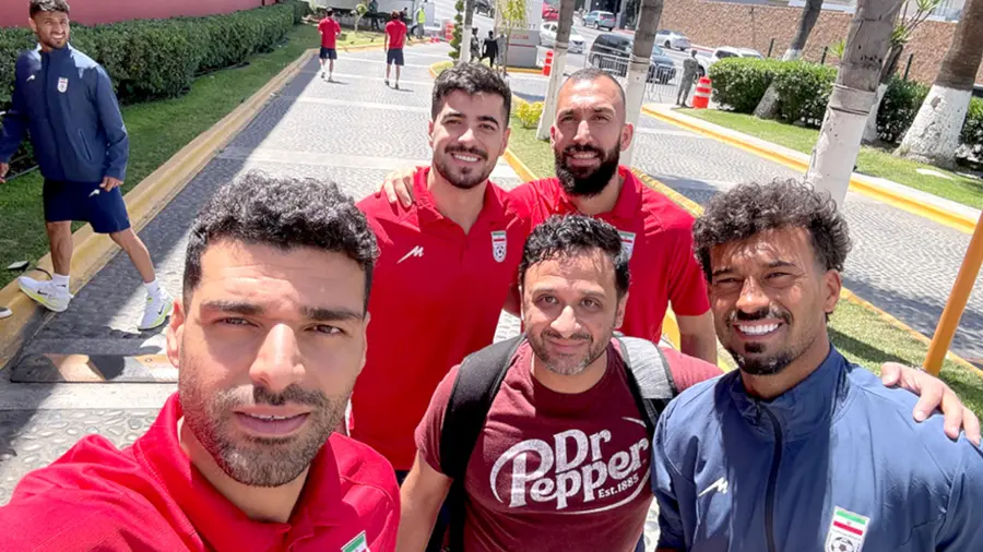 iran footballer selfi.jpg