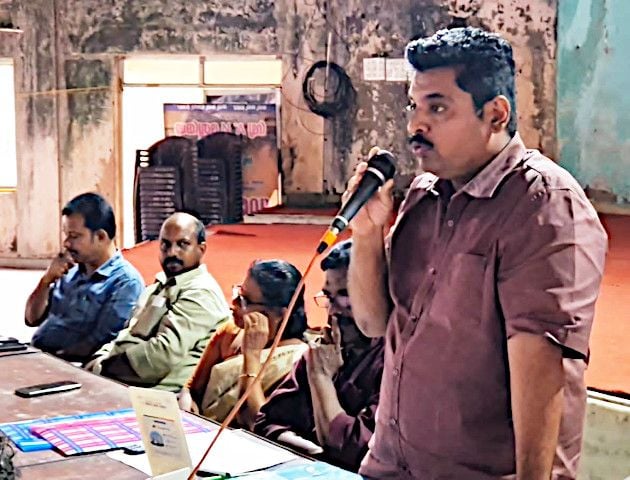 ചേർത്തല നഗരസഭ ജീവൻരക്ഷാ സമിതി പ്രവർത്തക കൺവൻഷൻ നഗരസഭാധ്യക്ഷൻ എസ്‌ സോബിൻ ഉദ്‌ഘാടനംചെയ്യുന്നു