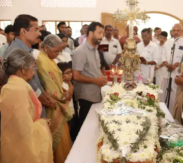 ജിന്റോ മാത്യുവിന്റെ മൃതദേഹം പുന്നത്തറ വെള്ളാപ്പള്ളി
സാന്തോം ഓഡിറ്റോറിയത്തിൽ പൊതുദർശനത്തിനുവച്ചപ്പോൾ