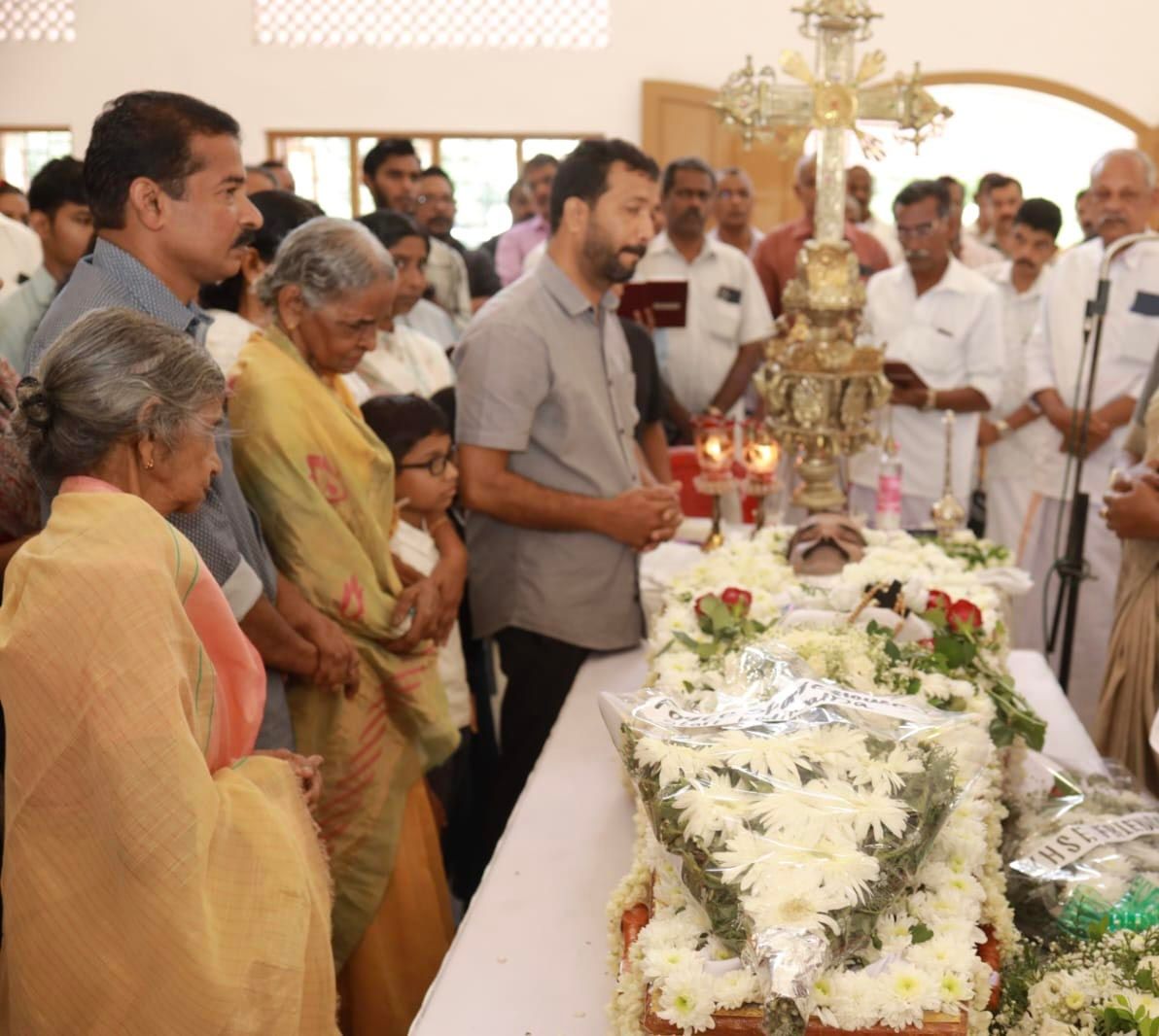 ജിന്റോ മാത്യുവിന്റെ മൃതദേഹം പുന്നത്തറ വെള്ളാപ്പള്ളി  സാന്തോം ഓഡിറ്റോറിയത്തിൽ പൊതുദർശനത്തിനുവച്ചപ്പോൾ 