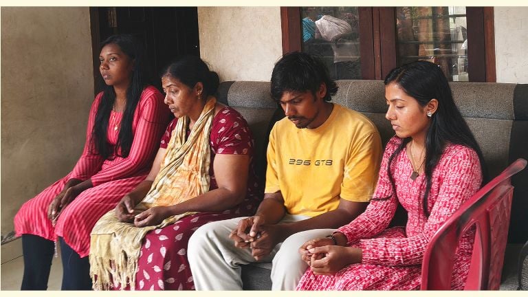 ജോണിന്റെ ഭാര്യയും മക്കളും