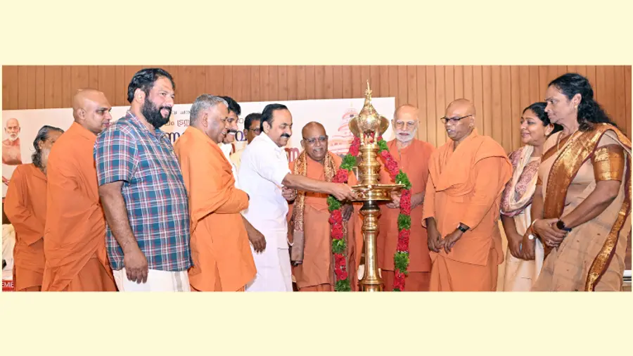 ശിവഗിരിയിൽ ശ്രീനാരായണ ഗുരുവിന്റെ 99–ാം സമാധിദിനാചരണം മുഖ്യമന്ത്രി വി ഡി സതീശൻ ഉദ്ഘാടനം ചെയ്യുന്നു 