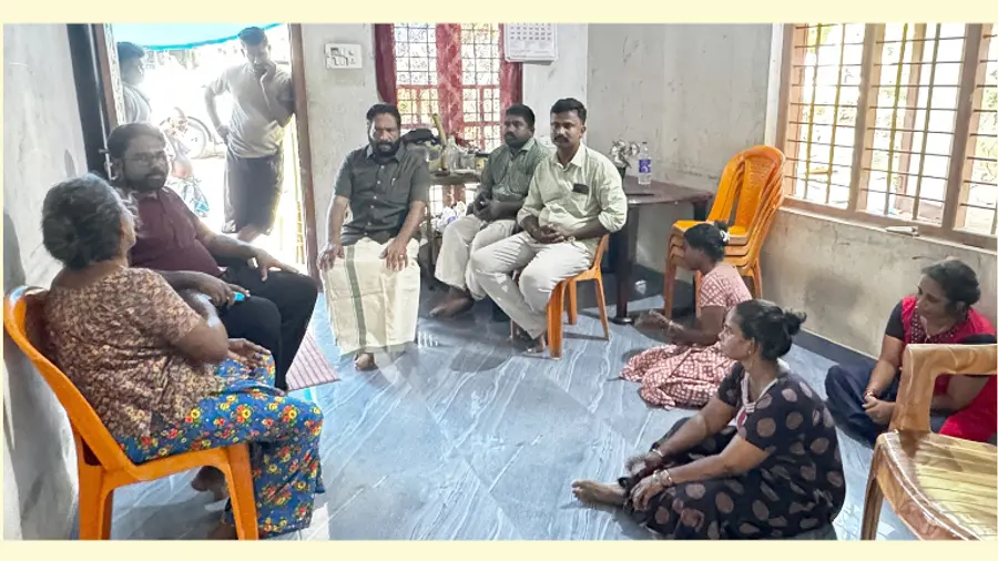 പൊലീസ് മർദനത്തിൽ മരിച്ച സജിയുടെ വീട് സിപിഐ എം ജില്ലാ സെക്രട്ടറി വി ജോയി സന്ദർശിക്കുന്നു