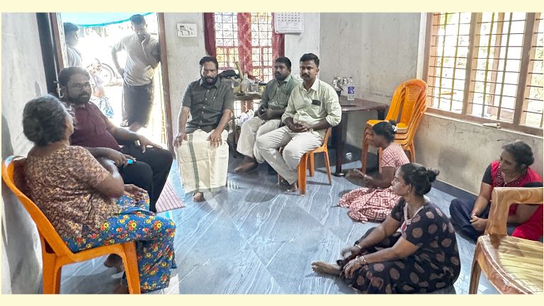 പൊലീസ് മർദനത്തിൽ മരിച്ച സജിയുടെ വീട് സിപിഐ എം ജില്ലാ സെക്രട്ടറി വി ജോയി സന്ദർശിക്കുന്നു