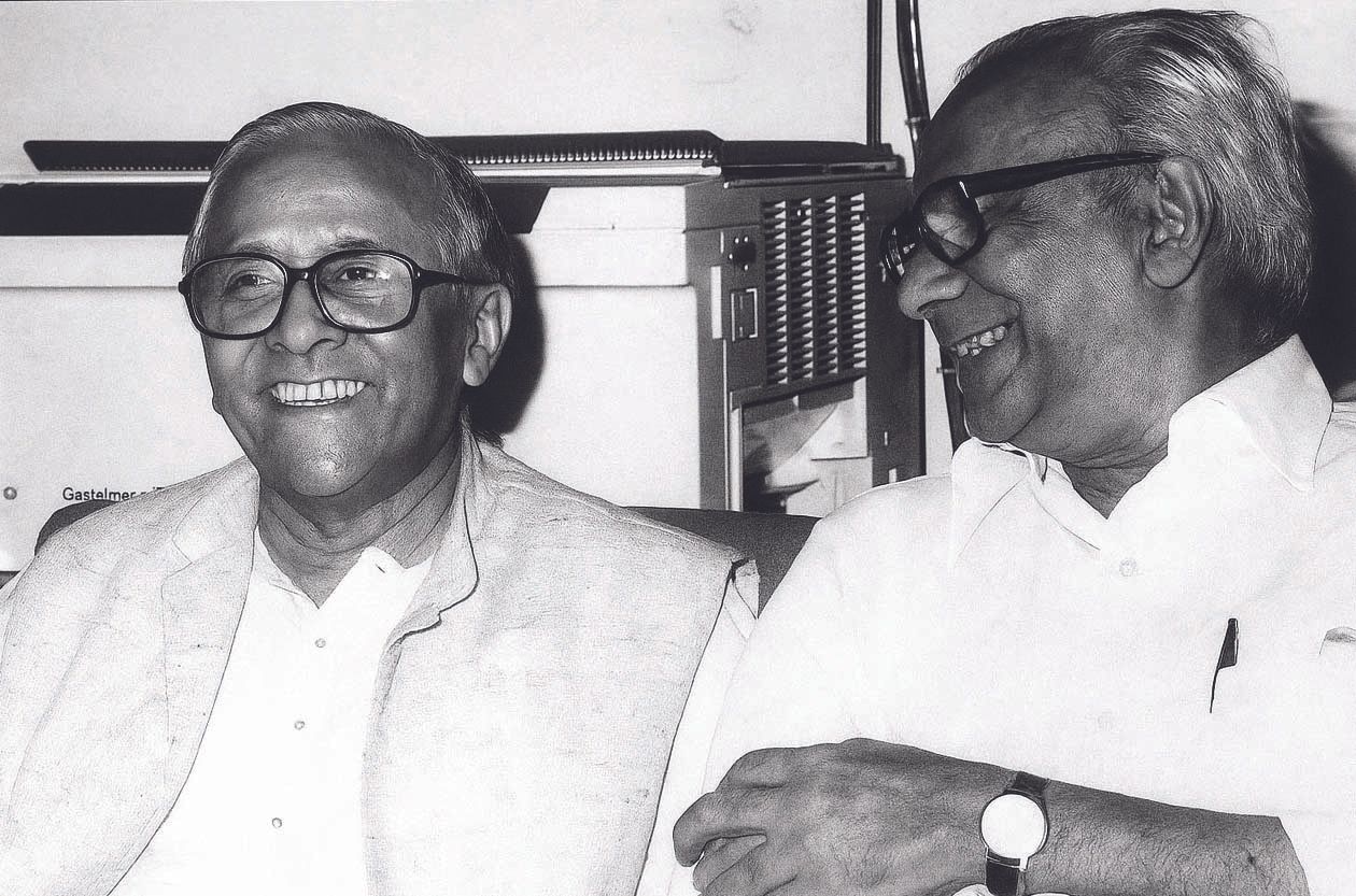 കെ ടി ചാണ്ടി ജ്യോതിബസുവിനൊപ്പം