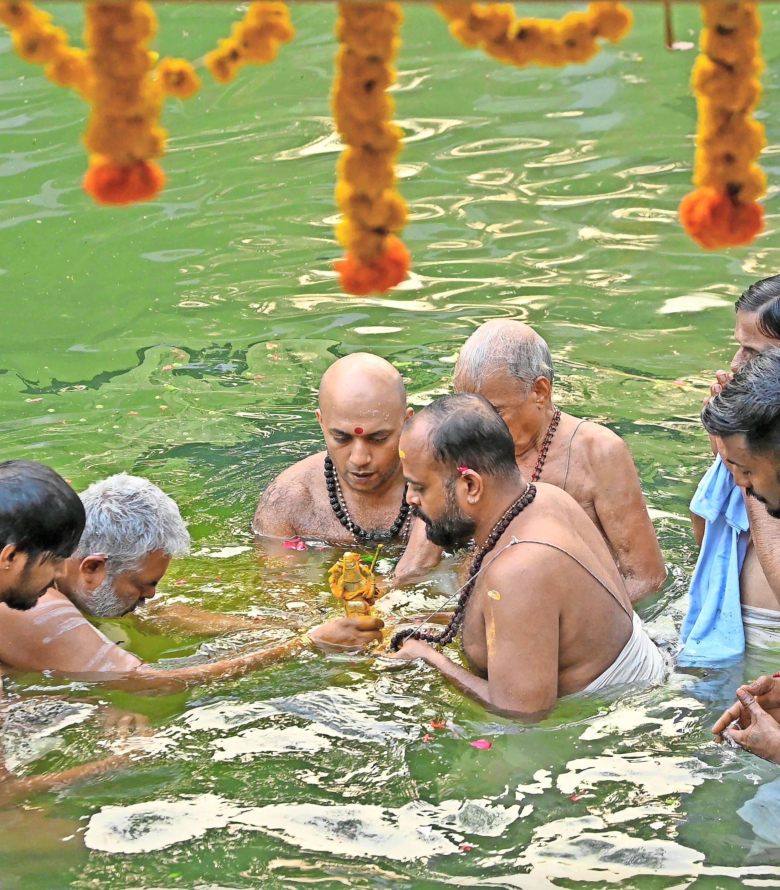 patthudivasam neenda thirunakkara mahaadevakshethrathile ulsavathinu aarottodukoodi samaapanam.