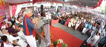 ചടയമംഗലം മണ്ഡലത്തിലെ സ്വീകരണ കേന്ദ്രമായ കടയ്ക്കലിൽ ജാഥാ ക്യാപ്റ്റൻ ബിനോയ് വിശ്വം സംസാരിക്കുന്നു
