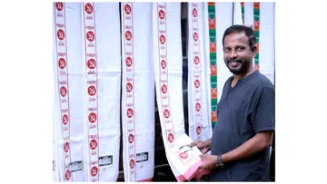 ബാലരാമപുരത്തെ കൈത്തറി വ്യാപാര സ്ഥാപനത്തിൽ പാർടികളുടെ  ചിഹ്നങ്ങൾ പ്രിന്റ്‌ ചെയ്ത മുണ്ടുകൾ  