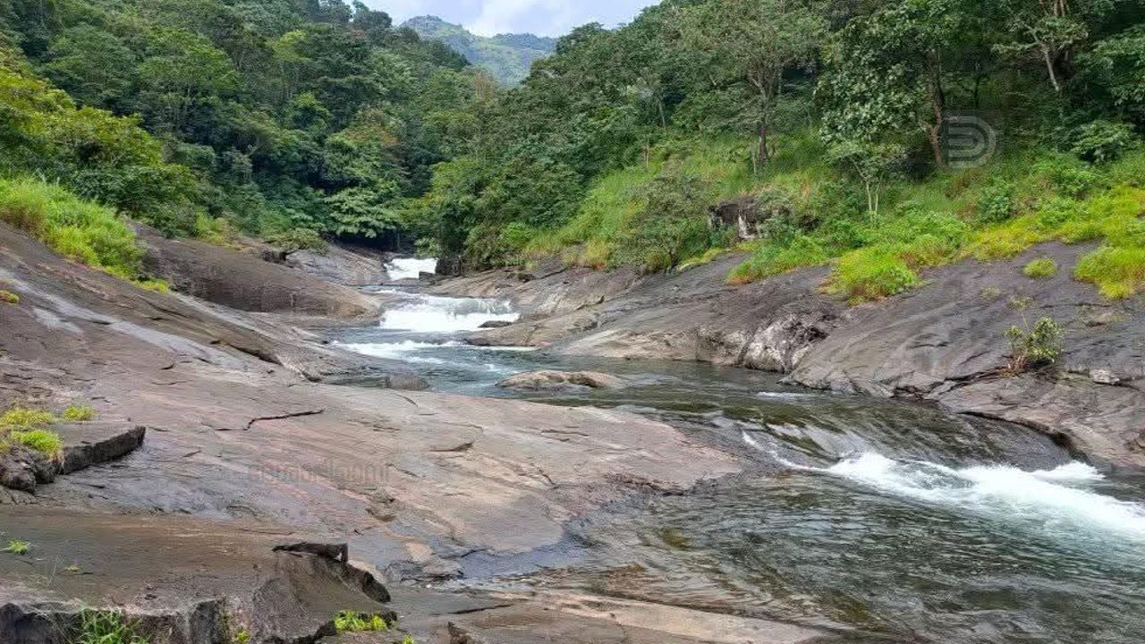 kakkadampoyil kozhippara waterfalls