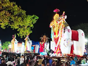 ഓച്ചിറ പരബ്രഹ്മക്ഷേത്രത്തിലെ കാളകെട്ട് ഉത്സവത്തിൽ പടനിലത്ത് കെട്ടുകാളകൾ അണിനിരന്നപ്പാൾ