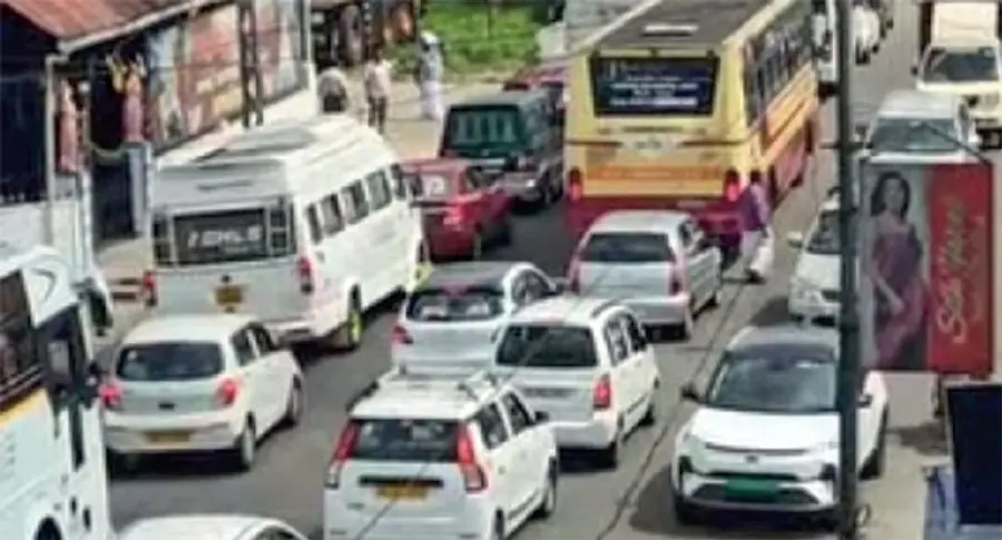 kalady traffic block