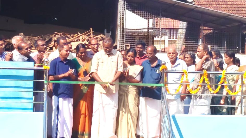 കളവംകോടം ശക്തീശ്വരക്ഷേത്രത്തിൽ പുനരുദ്ധരിച്ച കുളങ്ങൾ മന്ത്രി പി പ്രസാദ്‌ സമർപ്പിക്കുന്നു