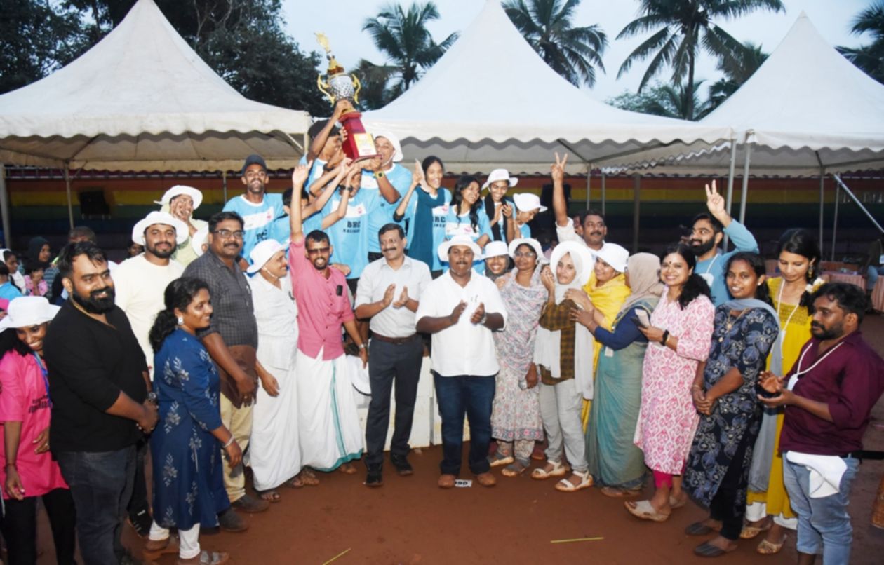 ജില്ലാ ബഡ്‌സ്‌ കായികമേളയിൽ കിരീടം നേടിയ കാളികാവ്‌ ടീം