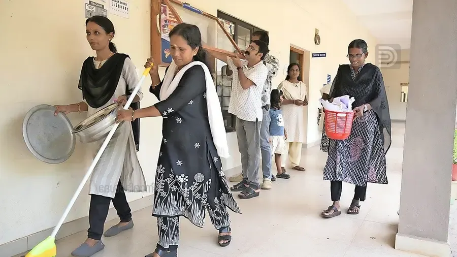 karappuzha govt hss teachers cleaning