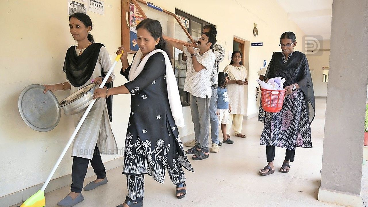 karappuzha govt hss teachers cleaning