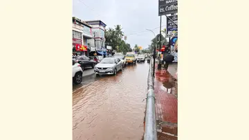 കാരേറ്റ് ജങ്ഷനിലെ
വെള്ളക്കെട്ട്