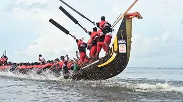 കാരിച്ചാൽ ചുണ്ടനിൽ തെക്കേക്കര ബോട്ട്‌ ക്ലബ്‌ പരിശീലനത്തിൽ