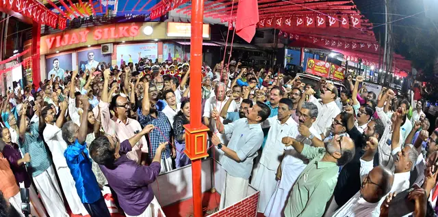 കർഷകസംഘം ജില്ലാ സമ്മേളനത്തിന്റെ പൊതുസമ്മേളന നഗരിയായ കോടിയേരി ബാലകൃഷ്ണൻ നഗറിൽ സ്വാഗത സംഘം ചെയർമാൻ യു ആർ പ്രദീപ് പതാക ഉയർത്തുന്നു
\ഫോട്ടോ: സുരേന്ദ്രൻ മടിക്കൈ