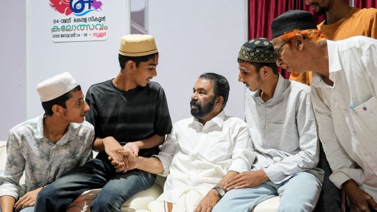 kashmir students with minister