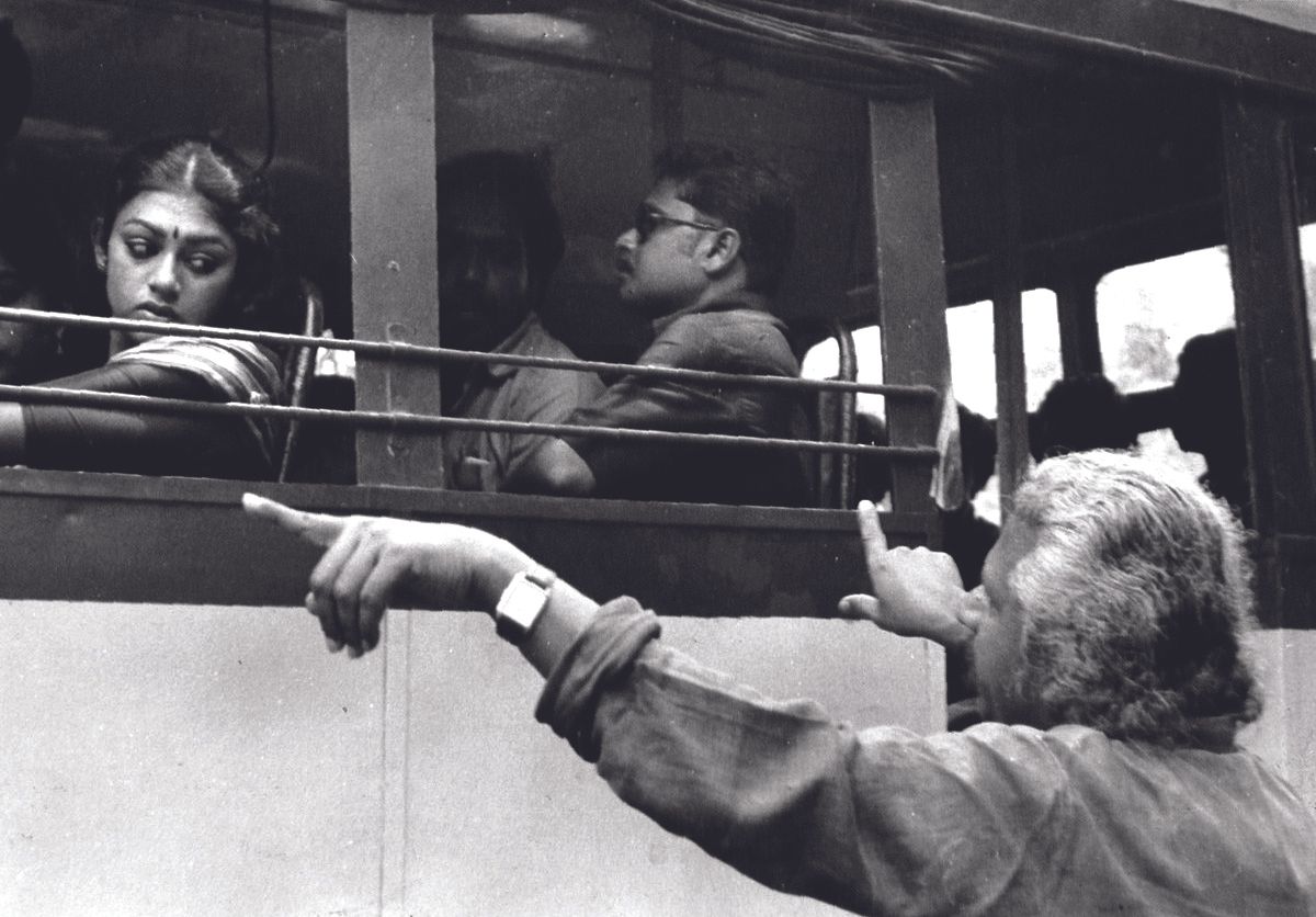 ‘അനന്തര’ത്തിന്റെ ചിത്രീകരണ വേളയിൽ അടൂരും ശോഭനയും