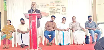 ‘പലസ്തീൻ സ്വാതന്ത്ര്യ സമരത്തിന്റെ ഭാവി’ എന്ന വിഷയത്തിൽ പ്രൊഫ. കെ ഇ എൻ  പ്രഭാഷണം നടത്തുന്നു