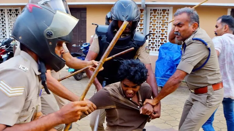 kerala police attacking dyfi