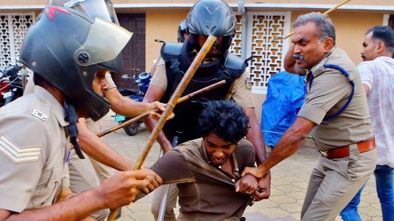 kerala police attacking dyfi