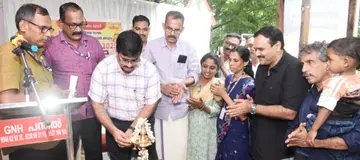 The Onam Khadi Mela has begun at the Khadi Gramodyog Bhavan of the Kozhikode Sarvodaya Sangh operating at Malappuram Civil Station.