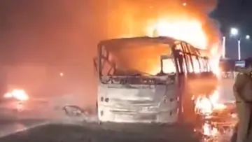 kolkata bus caught fire
