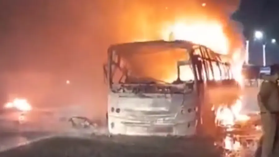 kolkata bus caught fire