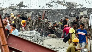 kolkata roof collapse