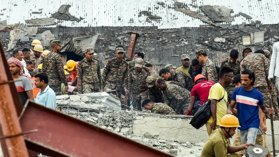 kolkata roof collapse