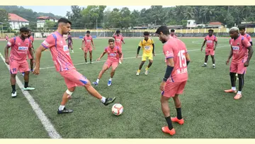 ട്രിവാൻഡ്രം കൊന്പൻസ് ടീം ജി വി രാജ സ്പോർട്സ് സ്കൂൾ ഗ്രൗണ്ടിൽ പരിശീലനം നടത്തുന്നു