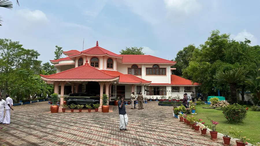 kottayam-hotel-owner-wife-found-death