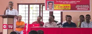 കെഎസ്‌എഫ്‌ഇ ഗോൾഡ് അപ്രൈസർ അസോസിയേഷൻ ജില്ലാ കൺവൻഷൻ സിഐടിയു കേന്ദ്ര കമ്മിറ്റി അംഗം    പി കെ ഷാജൻ ഉദ്ഘാടനം ചെയ്യുന്നു  