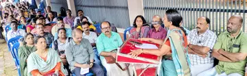 കെഎസ്ടിഎ ധർണ കോഴിക്കോട് മോഡൽ സ്കൂൾ പരിസരത്ത് സംസ്ഥാന പ്രസിഡന്റ് എ കെ ബീന ഉദ്ഘാടനം ചെയ്യുന്നു.