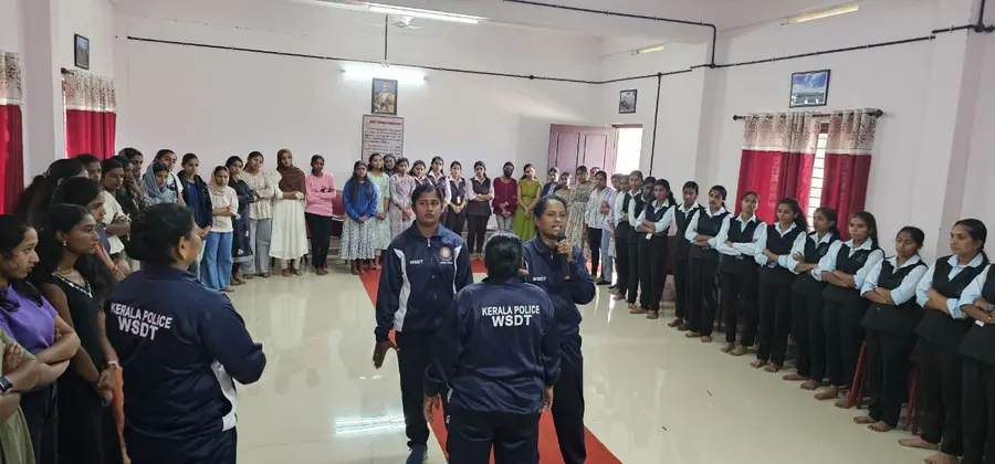 സ്ത്രീകള്ക്കും കുട്ടികള്ക്കുമായുള്ള സ്വയം പ്രതിരോധ പരിശീലനം