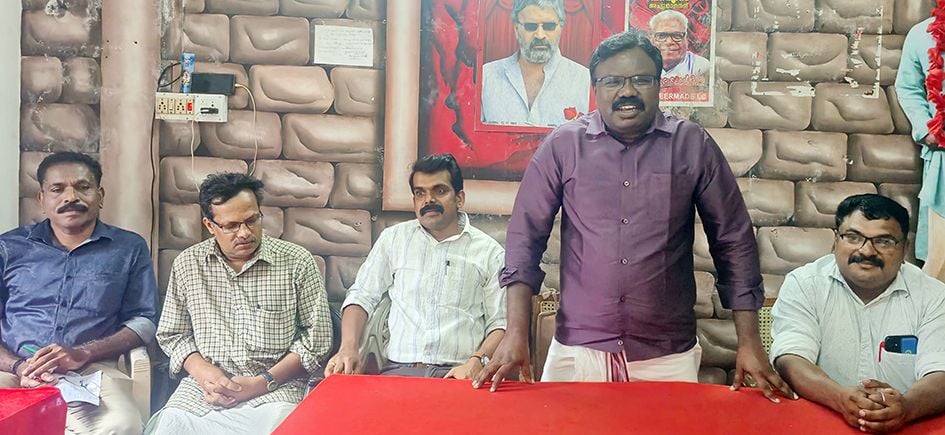 ദേശാഭിമാനി അക്ഷരമുറ്റം ടാലന്റ്‌ഫെസ്റ്റ്‌ ഉപജില്ലാ മത്സരങ്ങൾക്ക്‌ മുന്നോടിയായി മൂന്നാറിലും പീരുമേട്ടിലും സബ്ജില്ലാതല സംഘാടകസമിതികൾ രൂപീകരിച്ചു. 