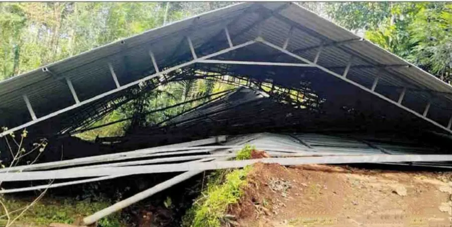 കോർട്ടിന്റെ കവാടം