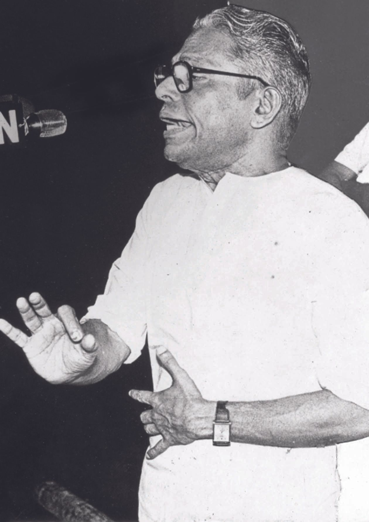 വി എസ്‌ ഒരു പ്രസംഗവേദിയിൽ 