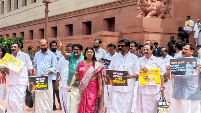 സുഷ്മിതയ്ക്ക് പിന്തുണയുമായി ബിജെപി; പ്രതിപക്ഷം മുണ്ടുടുത്ത് പ്രതിഷേധിച്ചു