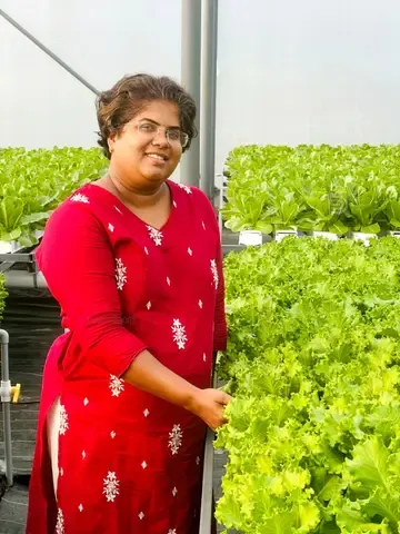 സുജ തന്റെ പോളിഹ‍ൗസിൽ