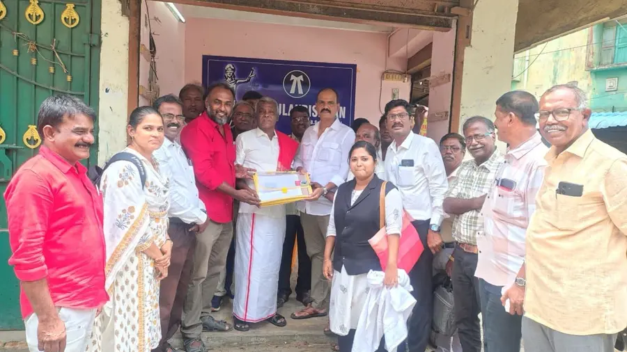 lawyer couple donated house to cpim in chennai